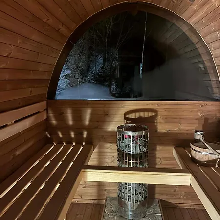 Dziedziniec Karkonoszy Tatil Evi Podgórzyn